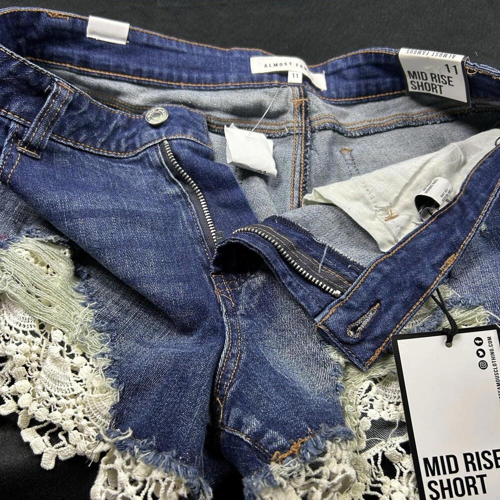 Almost Famous‎ Juniors Shorts 11 Mid Rise White Lace Bottom NWT